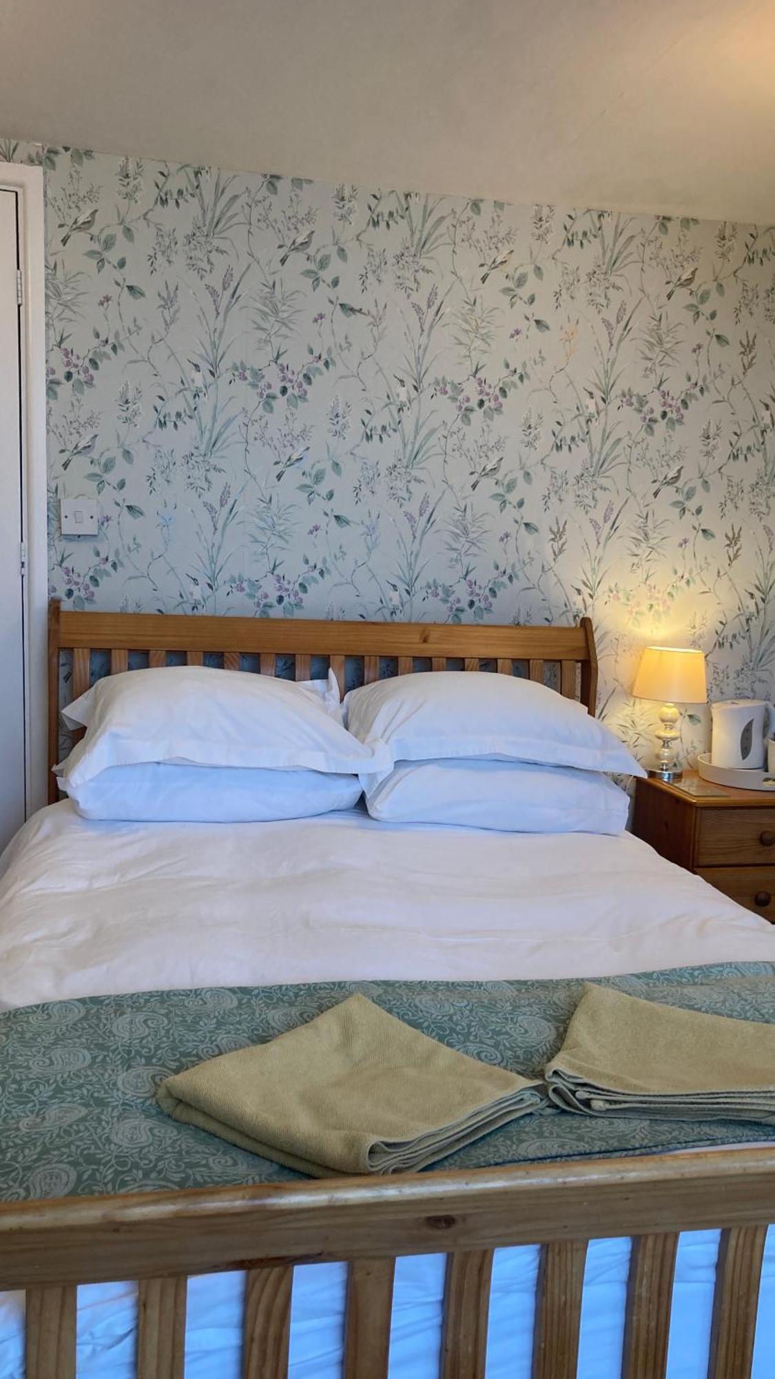 Whitecliff Guest House 웨이머스만 외부 사진